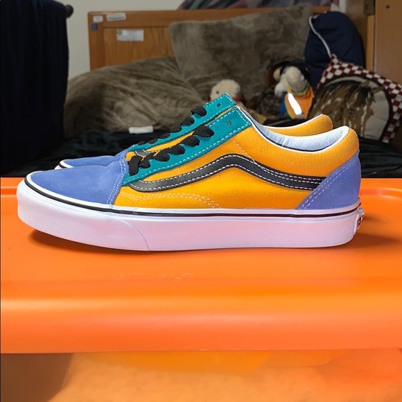 Vans - Picture 5 of 9